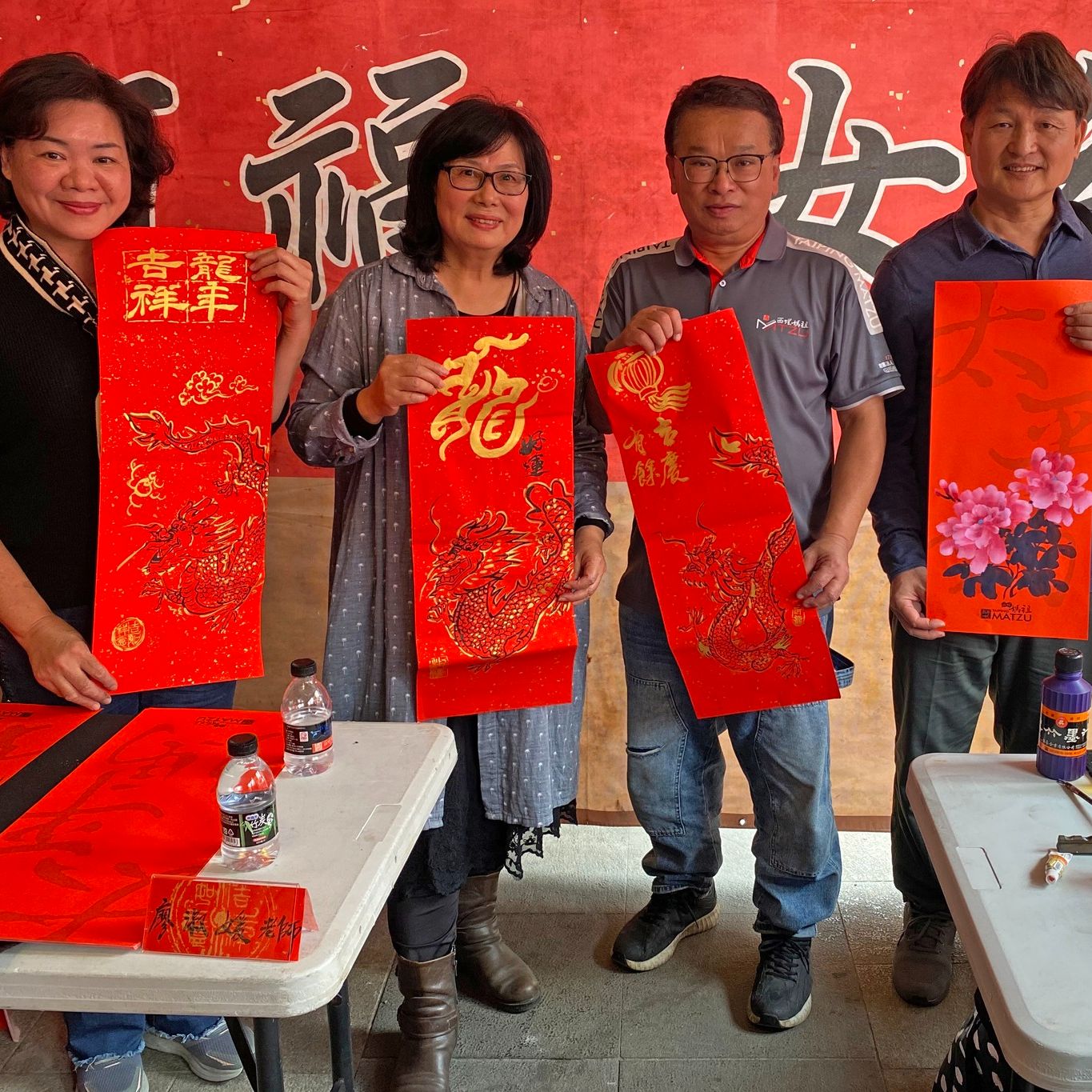 金蛇舞春迎新年 義寫春聯祈太平