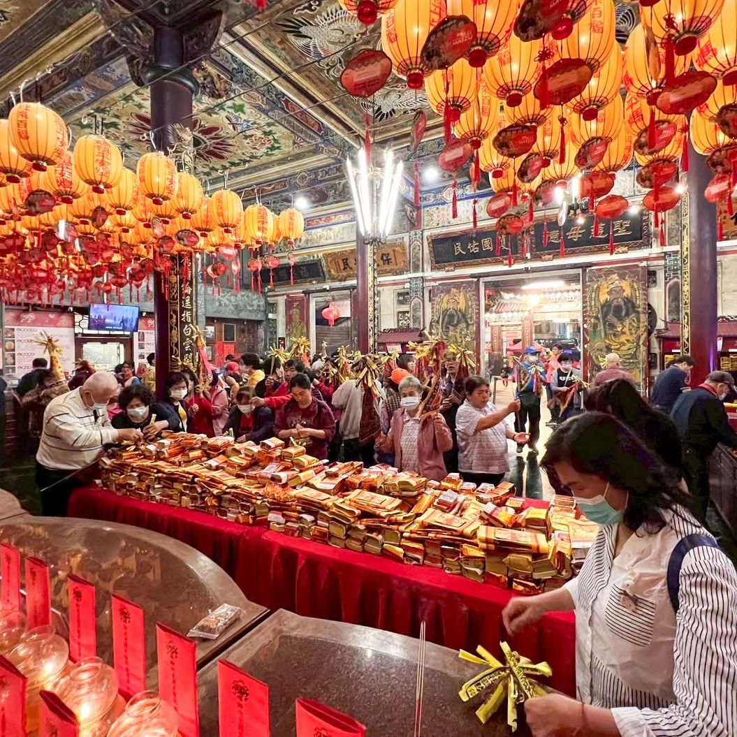 歡迎逐家做伙綴【tuè】婆仔來燒金