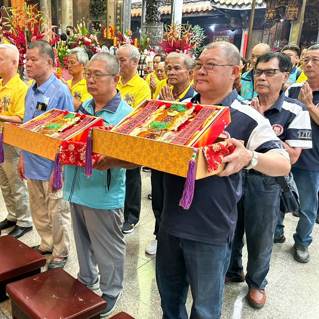 地藏慈心弘法教化啟宏誓 文武秉正昭聖靈顯發善根